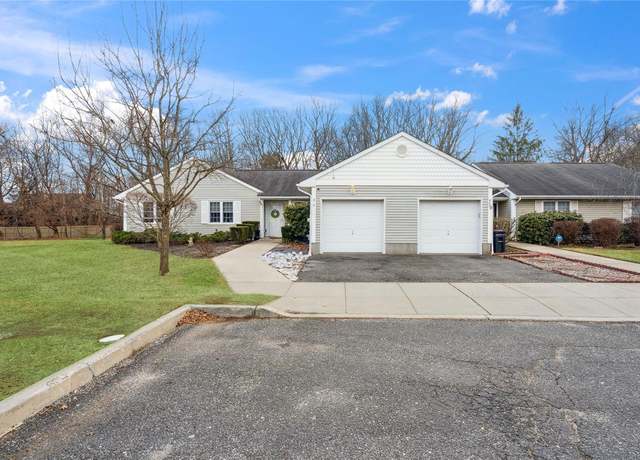 Property at 304 Peconic #304, Melville, NY 11747, 3 beds, 1.5 baths