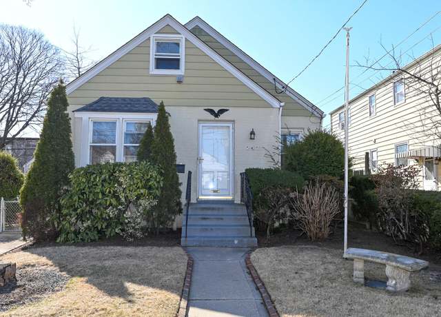 Property at 247 Parker Ave, West Hempstead, NY 11552, 3 beds, 1 bath
