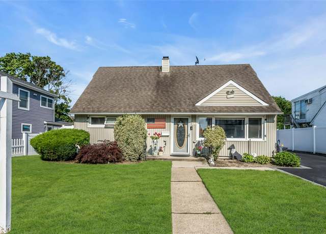 Property at 18 Seawane Rd, East Rockaway, NY 11518, 5 beds, 2 baths