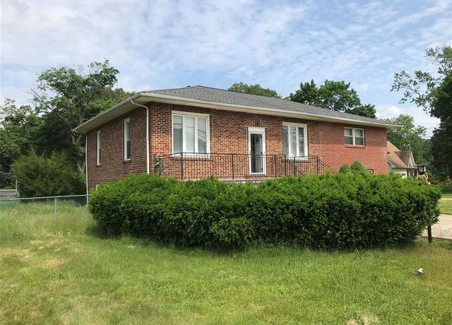Property at 514 Sweet Hollow Rd, Melville, NY 11747, 6 beds, 2 baths