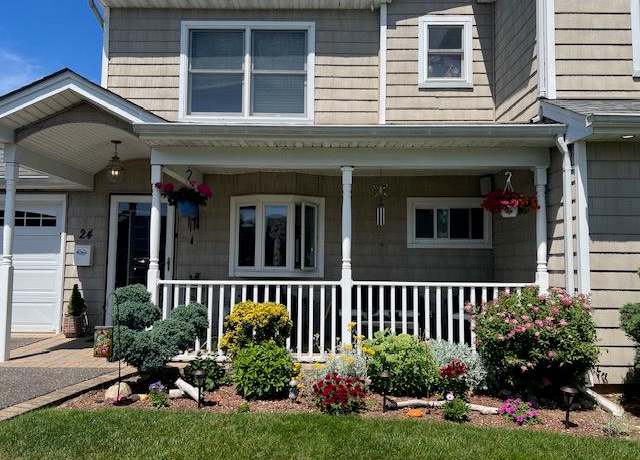 Property at 24 Raspberry Ln, Levittown, NY 11756, 5 beds, 2 baths