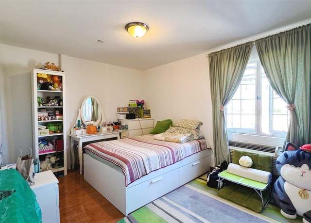 Property at 14449 Barclay Ave Unit 7B, Flushing, NY 11355, 2 beds, 2 baths