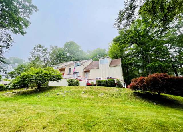 Property at 3 Fox Den Ln, North Salem, NY 10560, 4 beds, 2.5 baths