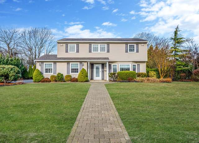 Property at 242 Paulanna Ave, Bayport, NY 11705, 4 beds, 2.5 baths