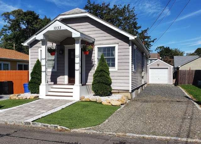 Property at 1033 Harrison Dr, Centerport, NY 11721, 2 beds, 2 baths