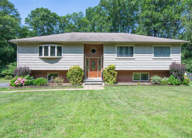 Property at 3 Rosa Dr, White Plains, NY 10607, 4 beds, 3 baths