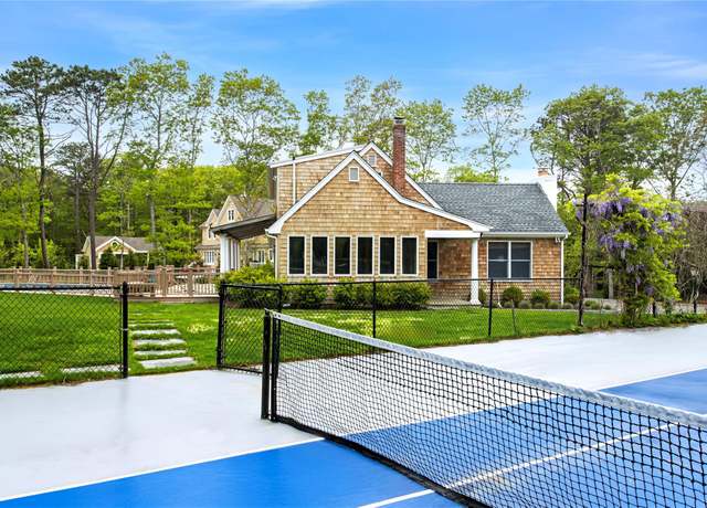 Property at 3 Arbutus Rd, Quogue, NY 11959, 4 beds, 3 baths