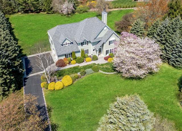 Property at 62 Watergate Dr, Amawalk, NY 10501, 5 beds, 4.5 baths