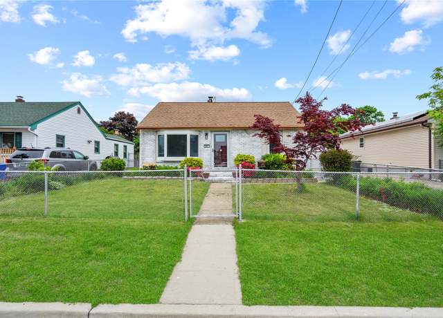 Property at 31 Brennan Pl, Deer Park, NY 11729, 3 beds, 2 baths