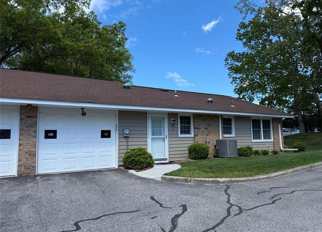 Property at 286 Berwick Ct Unit A, Ridge, NY 11961, 2 beds, 1 bath