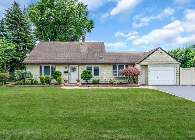 Property at 19 Buttercup Ln, Levittown, NY 11756, 3 beds, 2 baths