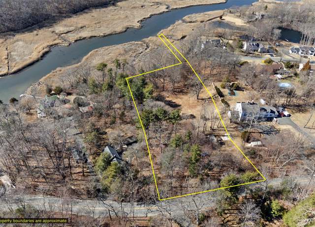 Property at 326A Nissequogue River Rd, Saint James, NY 11780