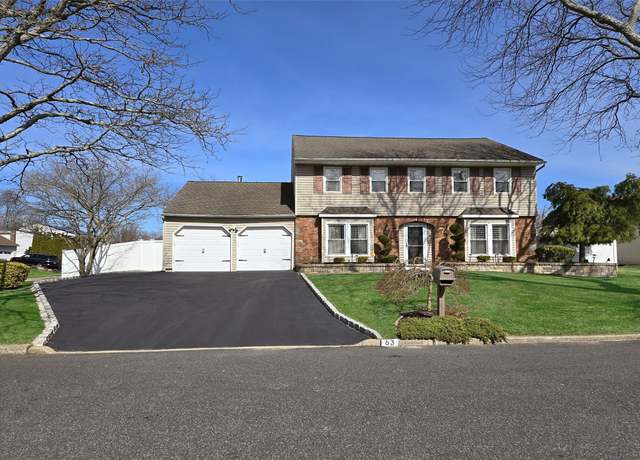 Property at 63 Acacia Dr, Holbrook, NY 11741, 4 beds, 2.5 baths