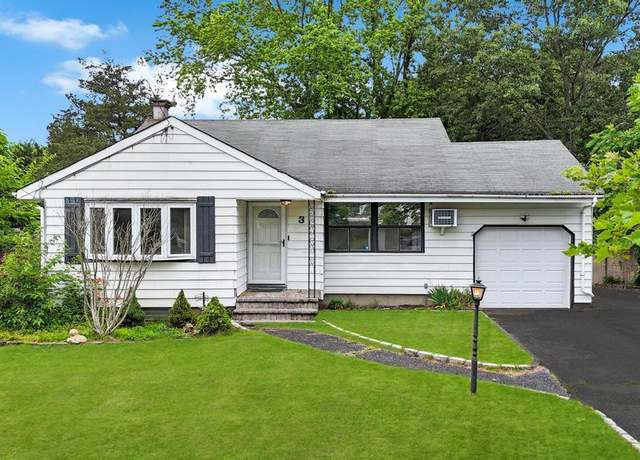 Property at 3 Washington Ave, Selden, NY 11784, 3 beds, 1.5 baths