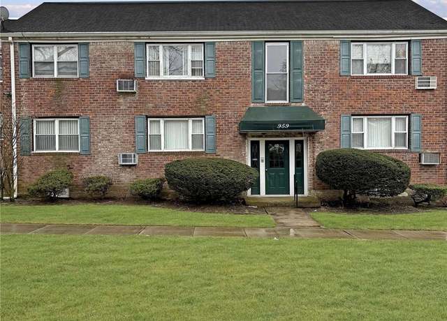 Property at 959 Fenwood Dr #3, Valley Stream, NY 11580, 2 beds, 1 bath