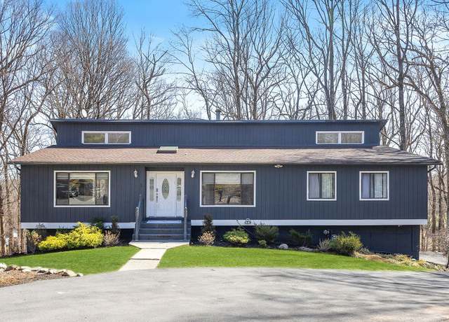Property at 5 Catalina Ct, Suffern, NY 10901, 4 beds, 3 baths