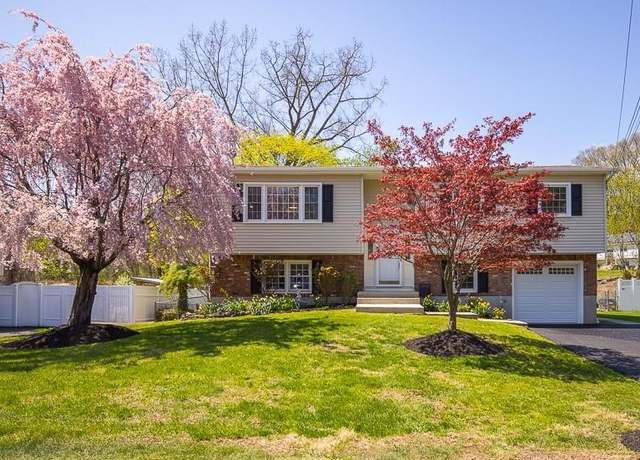 Property at 8 Jackson Dr, Stony Point, NY 10980, 4 beds, 3 baths