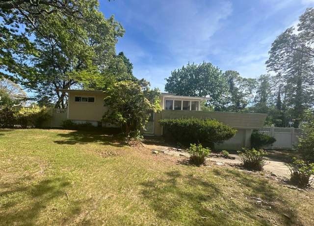 Property at 4 Lolly Ln, Centereach, NY 11720, 4 beds, 2 baths