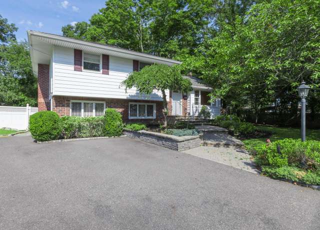 Property at 32 Kings Park Rd, Commack, NY 11725, 3 beds, 2 baths
