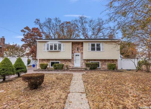 Property at 59 Benburb St, Amityville, NY 11701, 6 beds, 2 baths