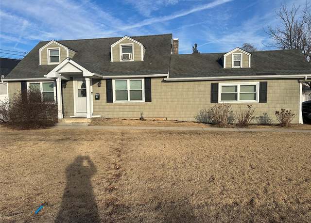 Property at 95 Carlls Path, Babylon, NY 11703, 4 beds, 2 baths