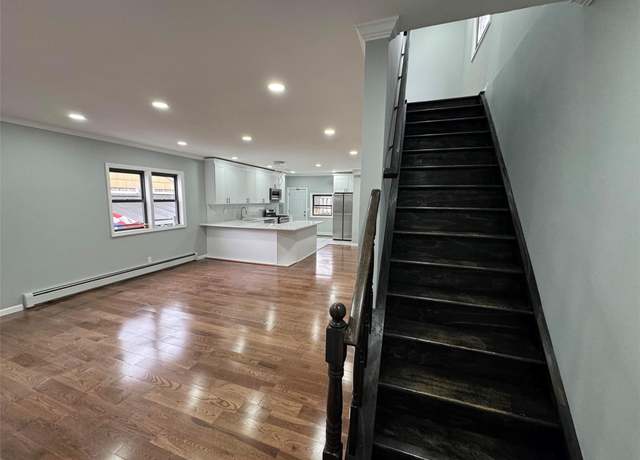 Property at 47 Beacon Ct, Brooklyn, NY 11229, 5 beds, 3.5 baths
