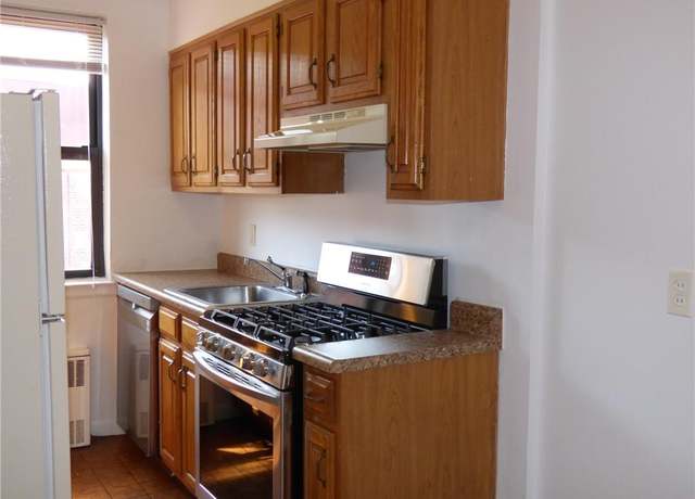 Property at 142 Garth Rd Unit 5W, Scarsdale, NY 10583, 2 beds, 1 bath