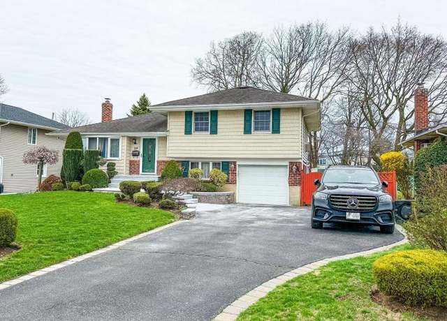 Property at 28 Gates Ave, Plainview, NY 11803, 3 beds, 1.5 baths