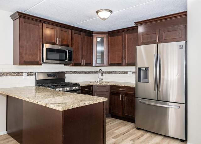 Property at 1894 Seward Ave, Bronx, NY 10473, 5 beds, 3 baths