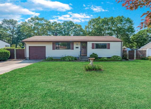 Property at 168 Gibbs Rd, Central Islip, NY 11722, 3 beds, 1 bath