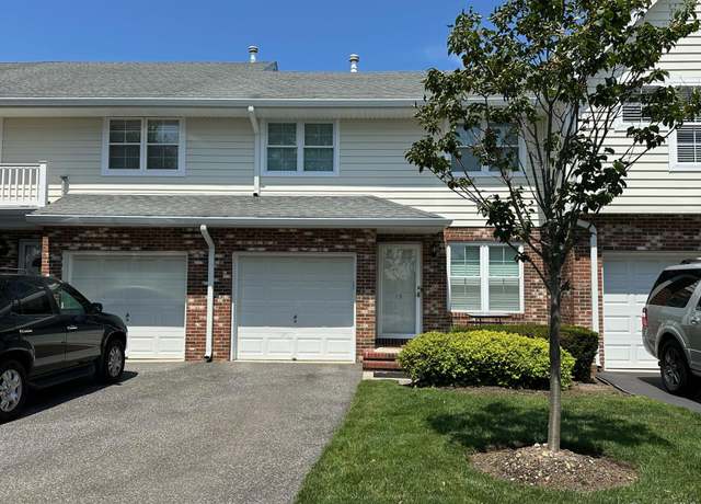 Property at 13 Springfield Cir, Central Islip, NY 11722, 2 beds, 1.5 baths
