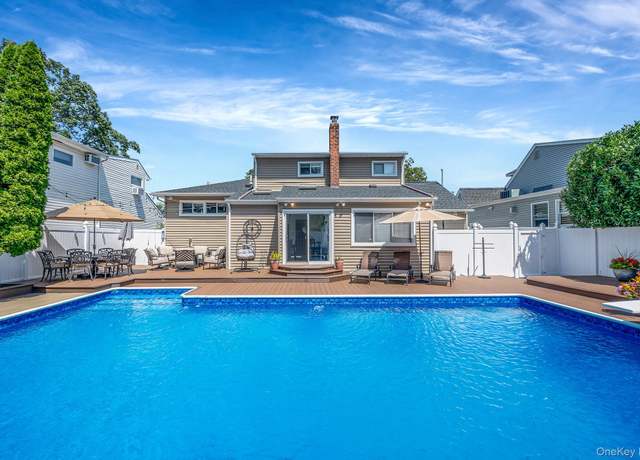 Property at 208 Oak St, Massapequa Park, NY 11762, 4 beds, 3 baths