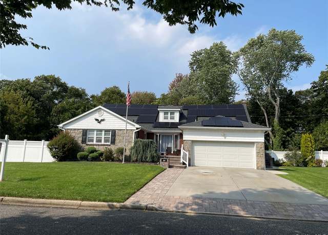 Property at 267 N Poplar St, Massapequa, NY 11758, 5 beds, 4.5 baths