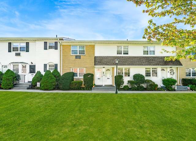 Property at 4804 Wilshire Ln #4804, Oakdale, NY 11769, 2 beds, 1 bath