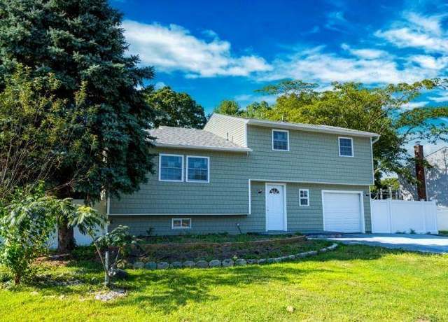 Property at 95 Holiday Park Dr, Centereach, NY 11720, 4 beds, 1.5 baths