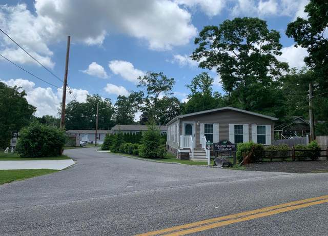 Property at 61 Forge Rd #27, Riverhead, NY 11901, 3 beds, 2 baths