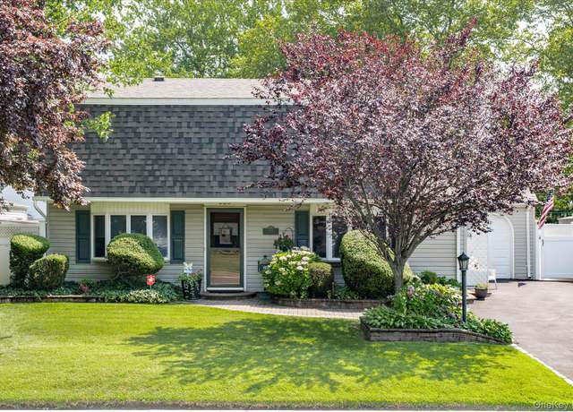 Property at 685 Gardiners Ave, Levittown, NY 11756, 5 beds, 2 baths