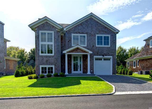 Property at 6 Crystal Mews Ln, East Hampton, NY 11937, 3 beds, 3.5 baths