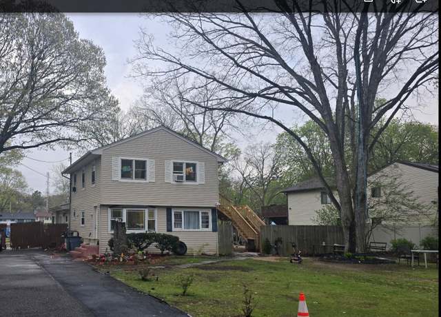 Property at 90 Lexington Ave, Central Islip, NY 11722, 6 beds, 2 baths
