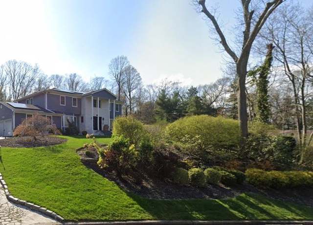 Property at 26 Stepping Stone Cres, Dix Hills, NY 11746, 5 beds, 4.5 baths
