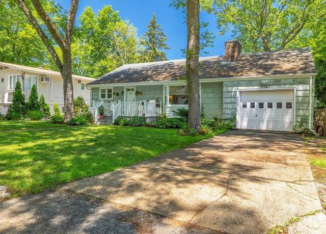Property at 9 North Ct, Bayville, NY 11709, 3 beds, 1.5 baths
