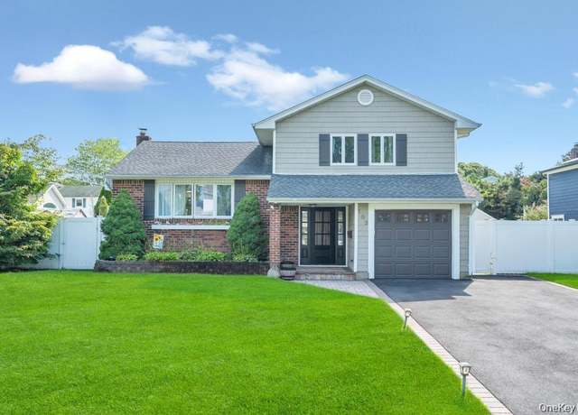 Property at 103 Simmons Dr, East Islip, NY 11730, 3 beds, 2.5 baths