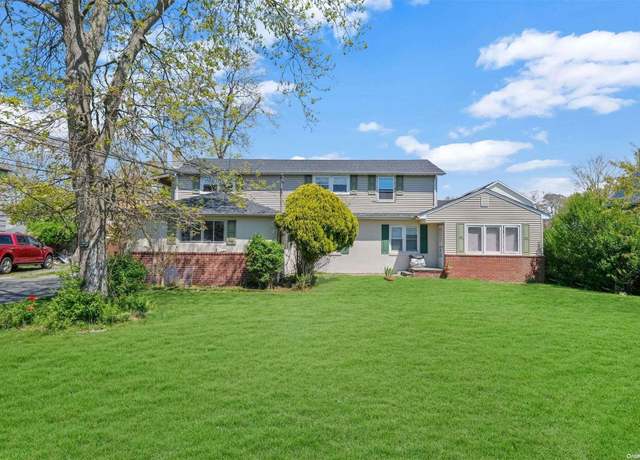 Property at 87 Saint George Dr, Shirley, NY 11967, 7 beds, 4 baths