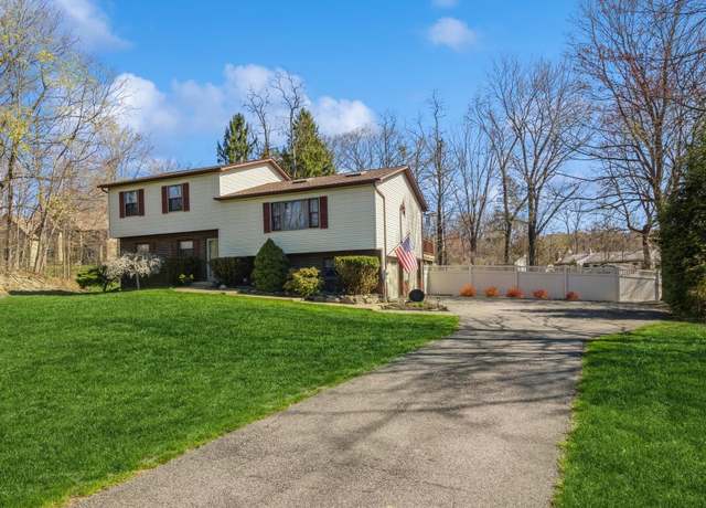 Property at 18 Newhard Pl, Hopewell Junction, NY 12533, 3 beds, 2.5 baths