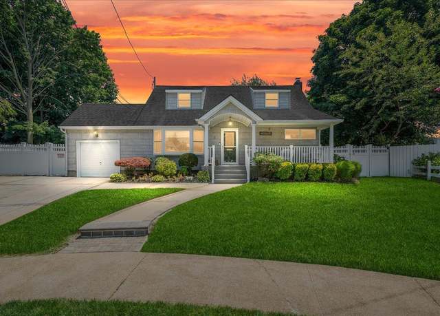 Property at 3 Cherry Ct, Massapequa Park, NY 11762, 4 beds, 2 baths