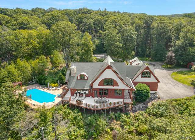 Property at 38 Long Hill Rd, Hopewell Junction, NY 12533, 5 beds, 5.5 baths