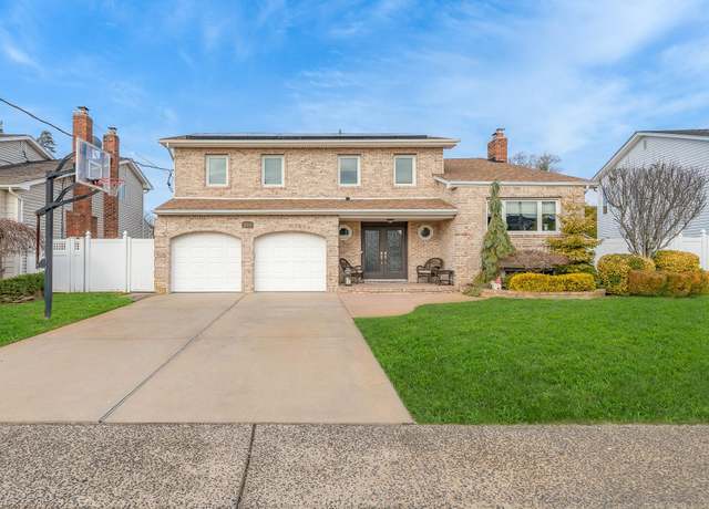 Property at 2606 S Seamans Neck Rd, Seaford, NY 11783, 4 beds, 2.5 baths