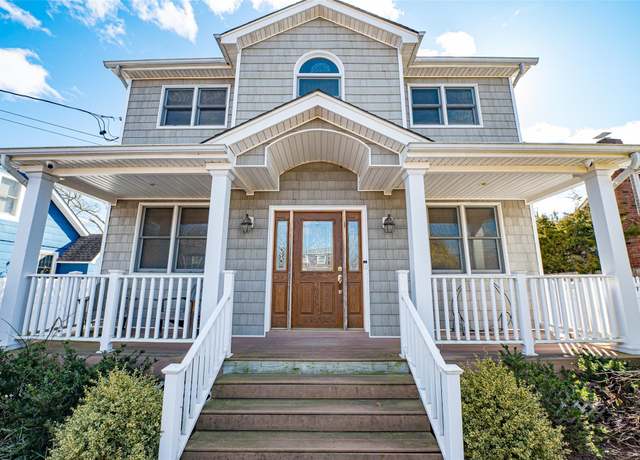 Property at 36 Spruce St, Islip, NY 11751, 3 beds, 2 baths