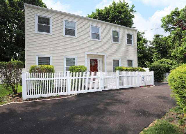 Property at 36 Rose St, Smithtown, NY 11787, 3 beds, 2.5 baths