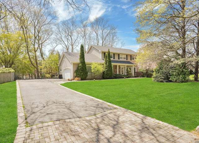 Property at 8 Bayard Dr, Dix Hills, NY 11746, 4 beds, 2.5 baths